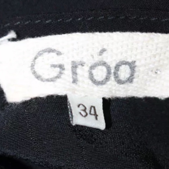 GRÓA Super Cute Blk/Gold Studded Slit Mini Skirt - Picture 4 of 4